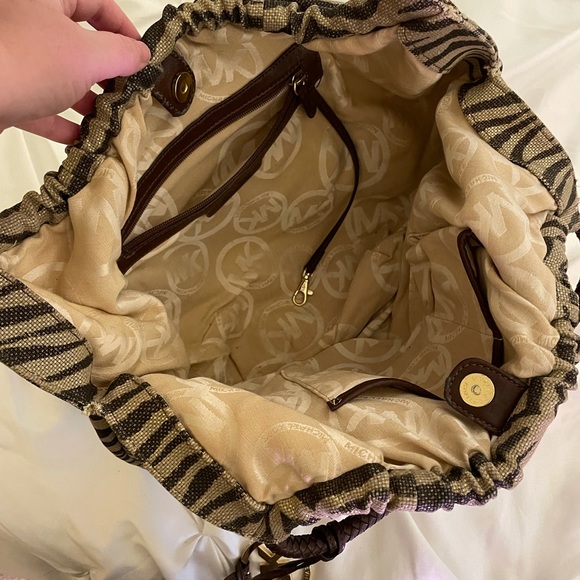 Michael Kors zebra purse - Picture 4 of 4